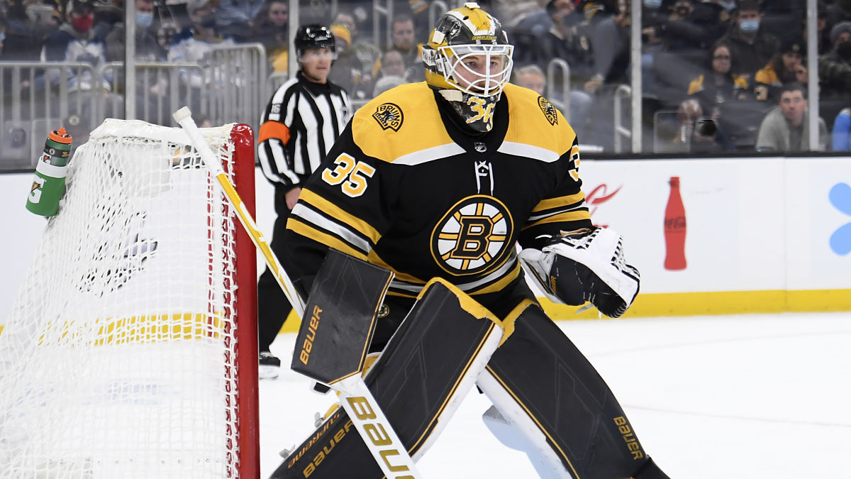 Boston Bruins goalie Linus Ullmark