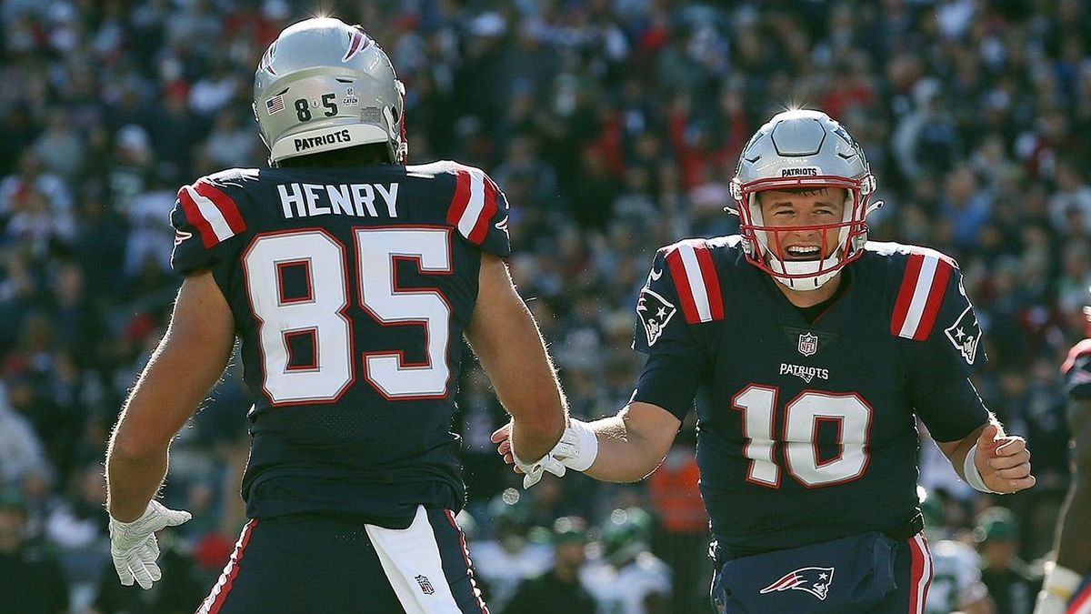 New England Patriots tight end Hunter Henry, quarterback Mac Jones