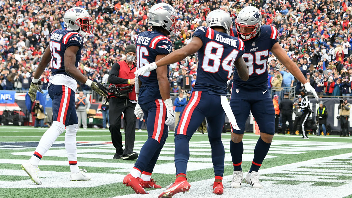 New England Patriots wide receivers Jakobi Meyers and Kendrick Bourne