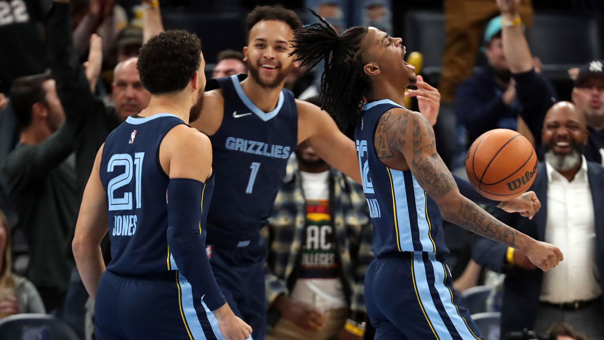 Memphis Grizzlies players celebrating