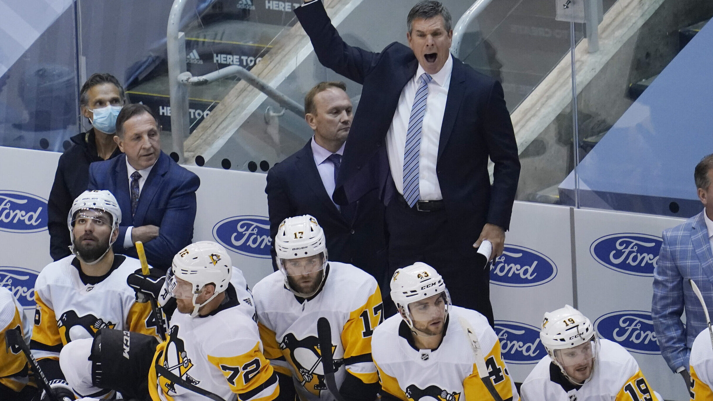 NHL: Eastern Conference Qualifications-Pittsburgh Penguins at Montreal Canadiens