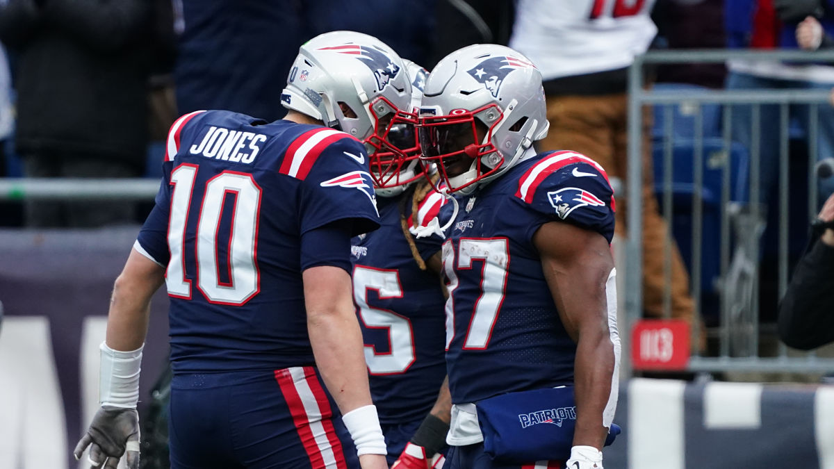 New England Patriots running back Damien Harris and quarterback Mac Jones