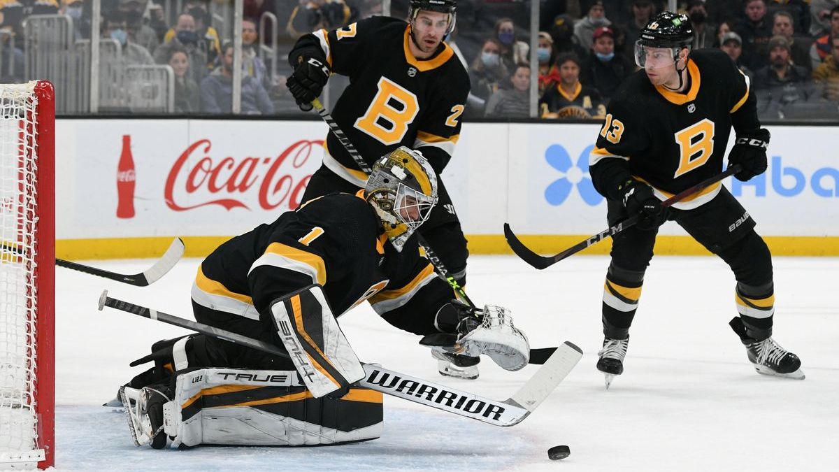 Boston Bruins goalie Jeremy Swayman