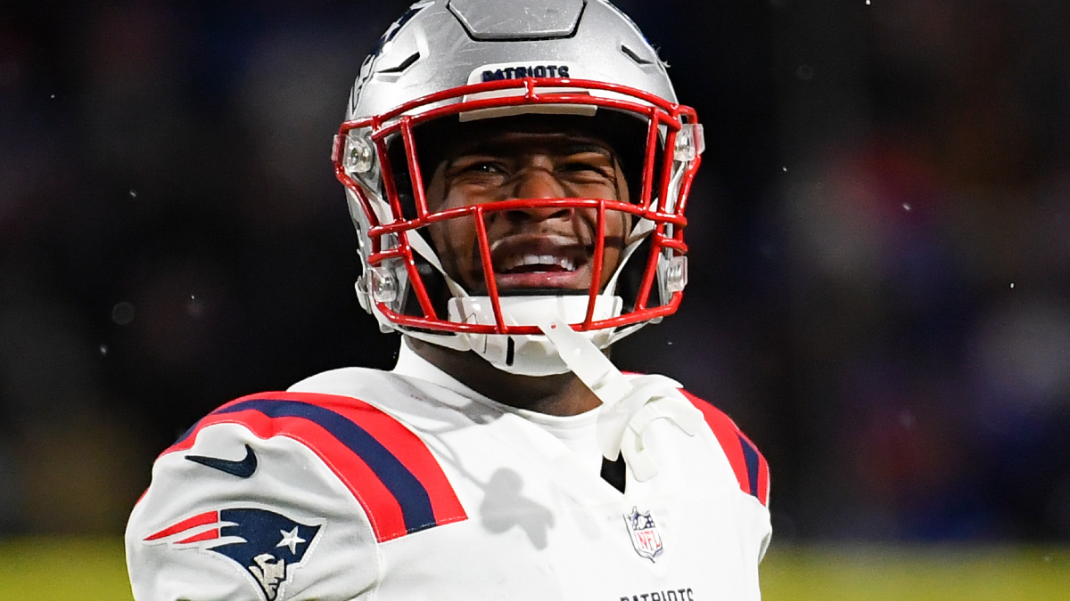New England Patriots tight end Jonnu Smith