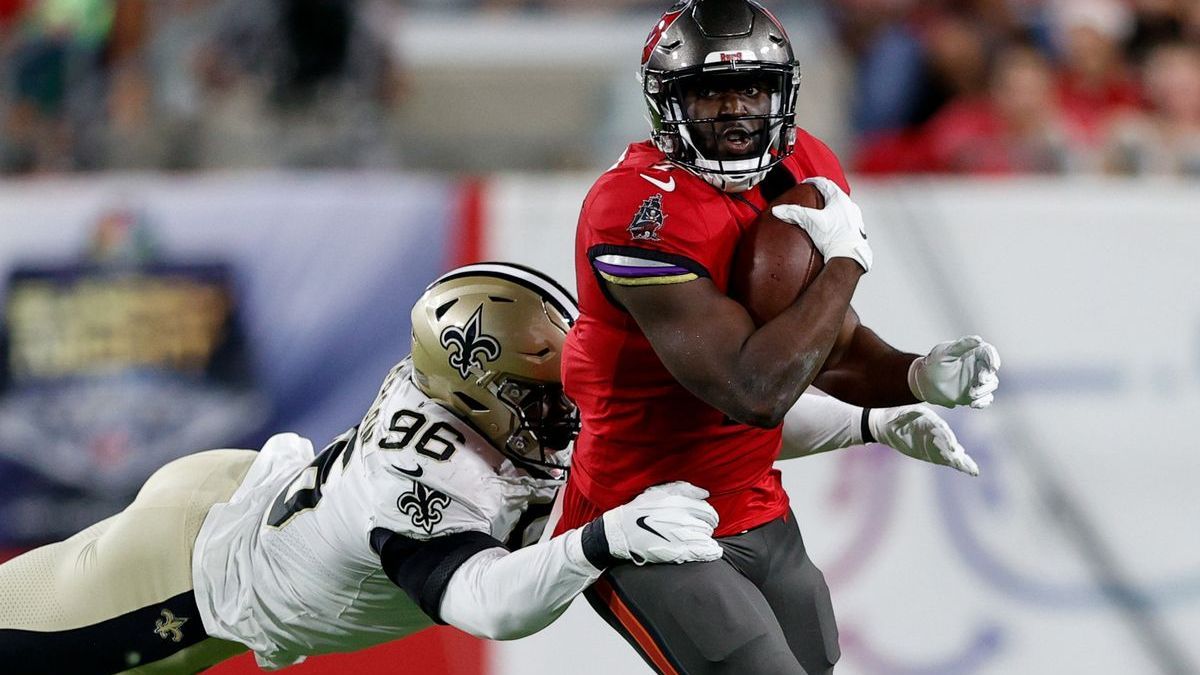 Tampa Bay Buccaneers running back Leonard Fournette