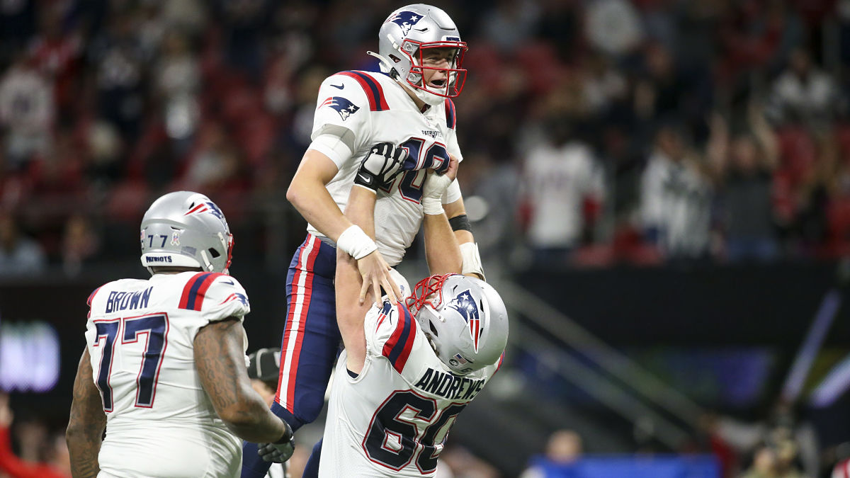 New England Patriots quarterback Mac Jones and center David Andrews