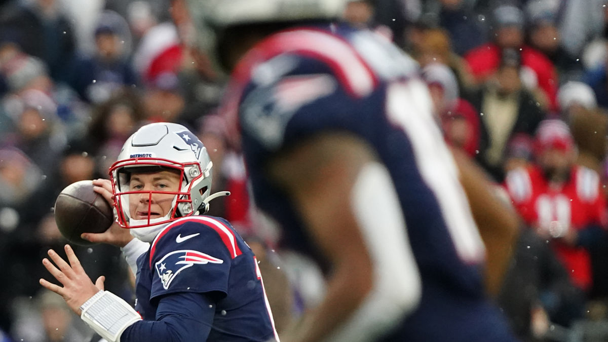 New England Patriots quarterback Mac Jones and wide receiver Jakobi Meyers