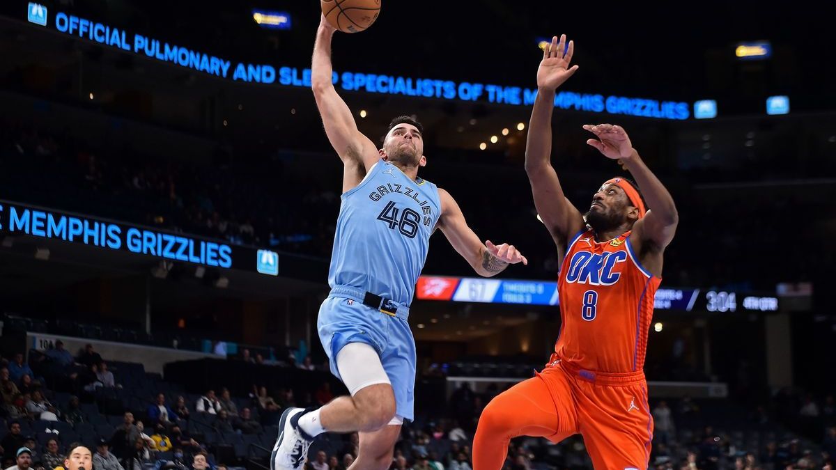 Memphis Grizzlies guard John Konchar, Oklahoma City Thunder guard Paul Watson