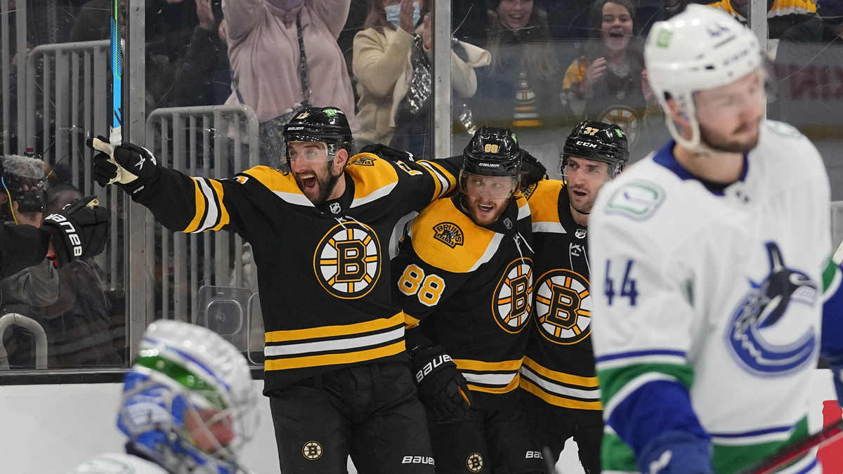 Boston Bruins forward Nick Foligno