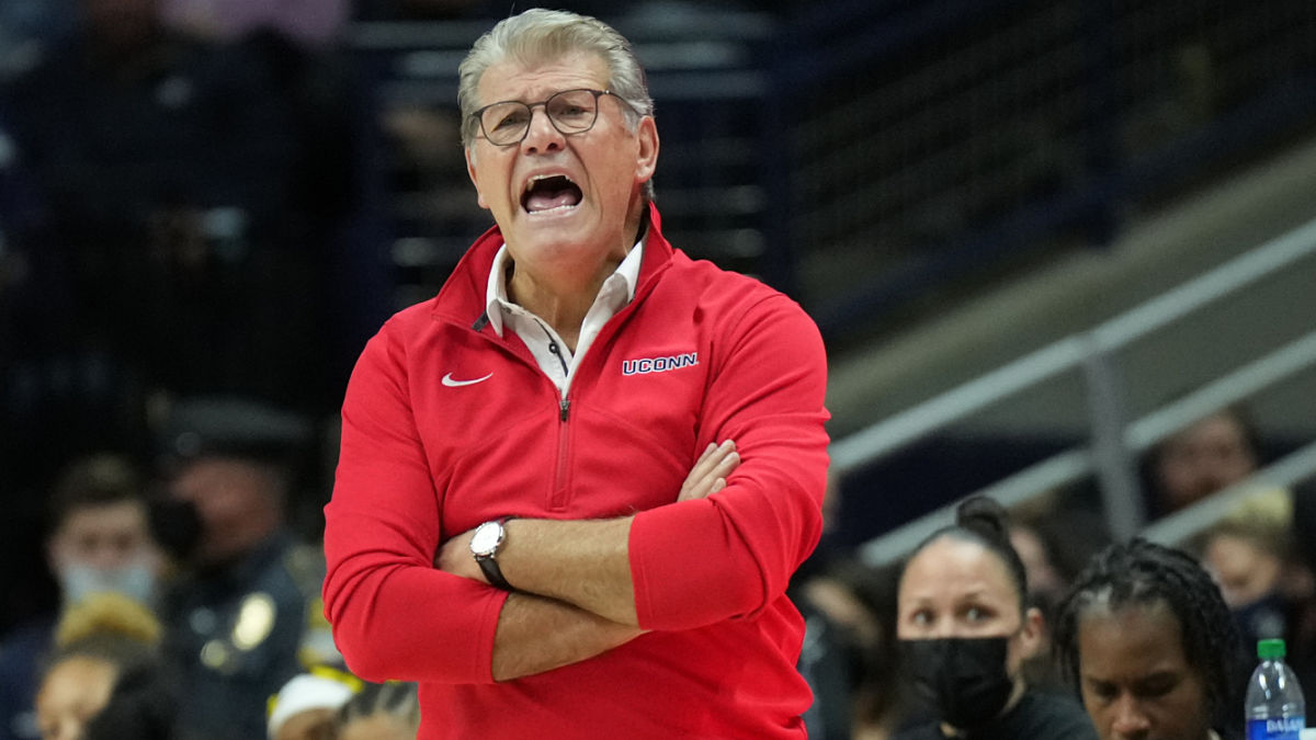 Uconn women's basketball coach Geno Auriemma