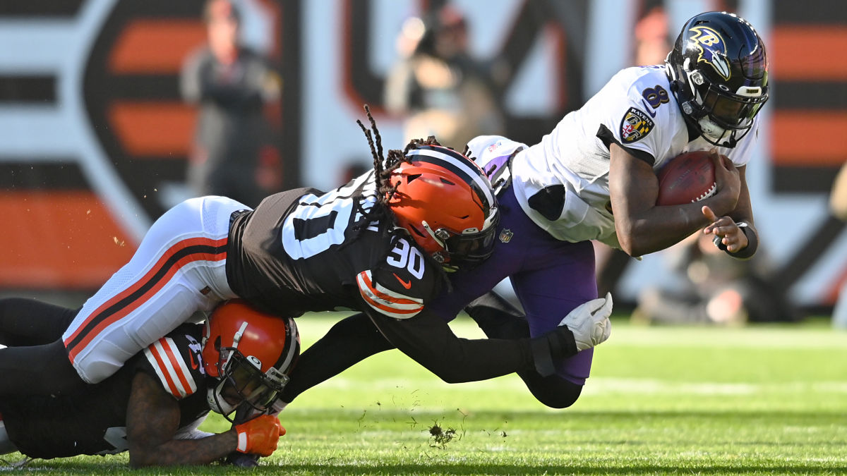 Cleveland Browns defensive end Jadeveon Clowney