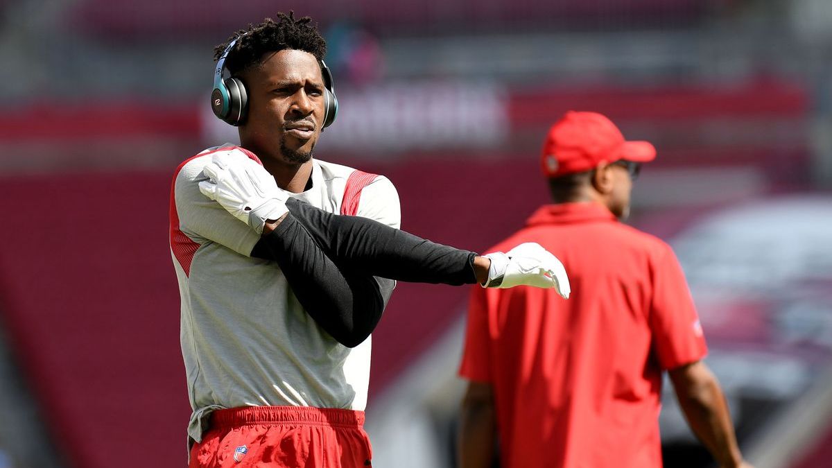 Tampa Bay Buccaneers receiver Antonio Brown
