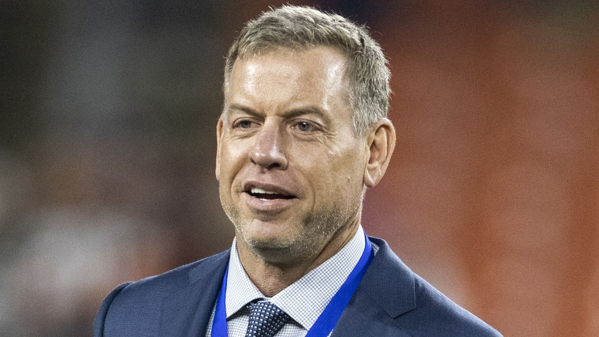 NFL Half of Fame quarterback Troy Aikman