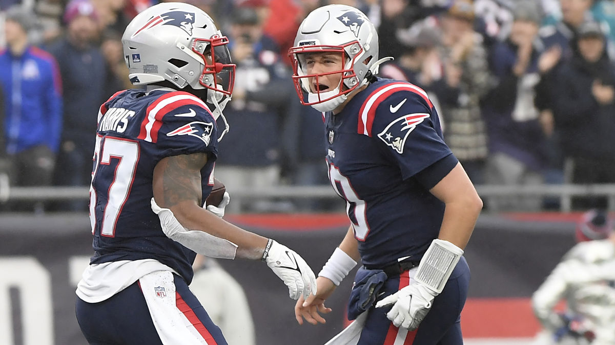 New England Patriots running back Damien Harris and quarterback Mac Jones