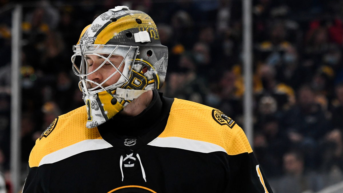 Boston Bruins goalie Jeremy Swayman