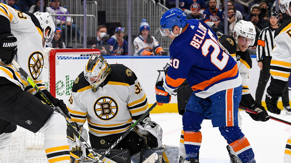 Boston Bruins goalie Linus Ullmark