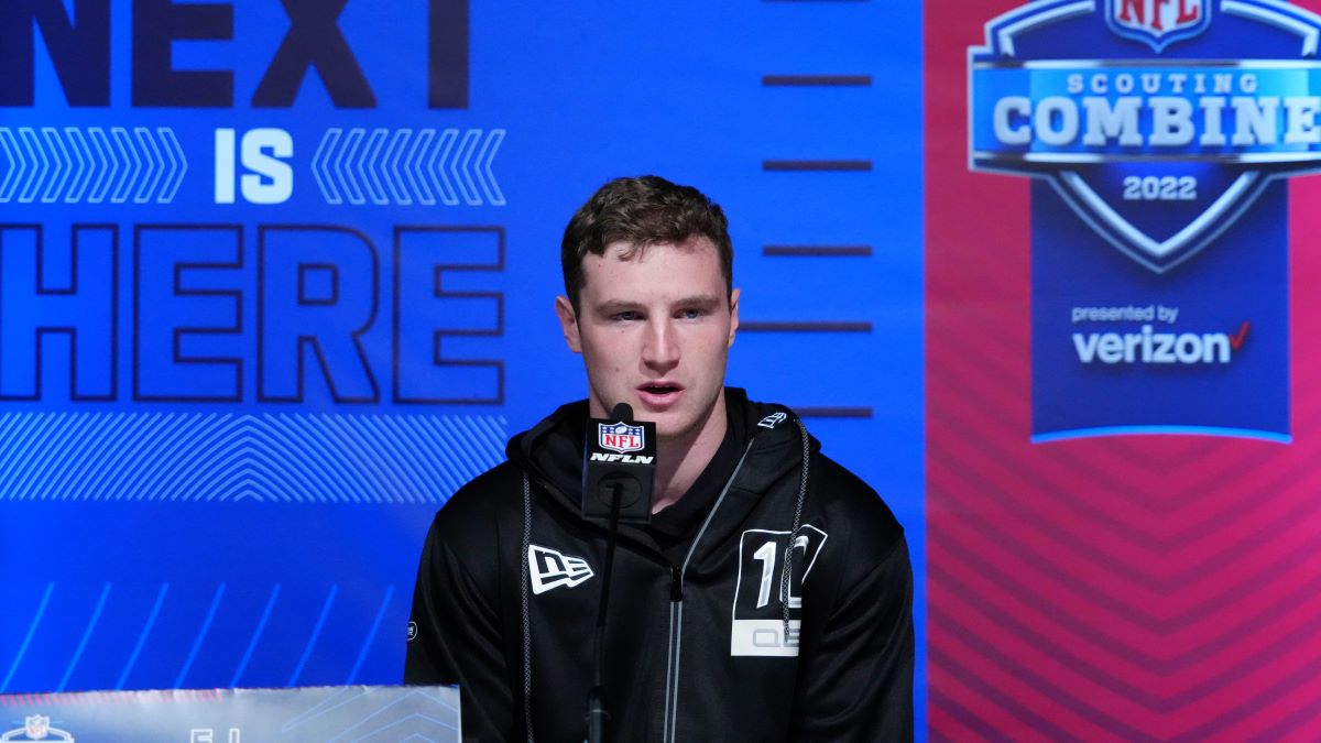 Brown Bears quarterback EJ Perry