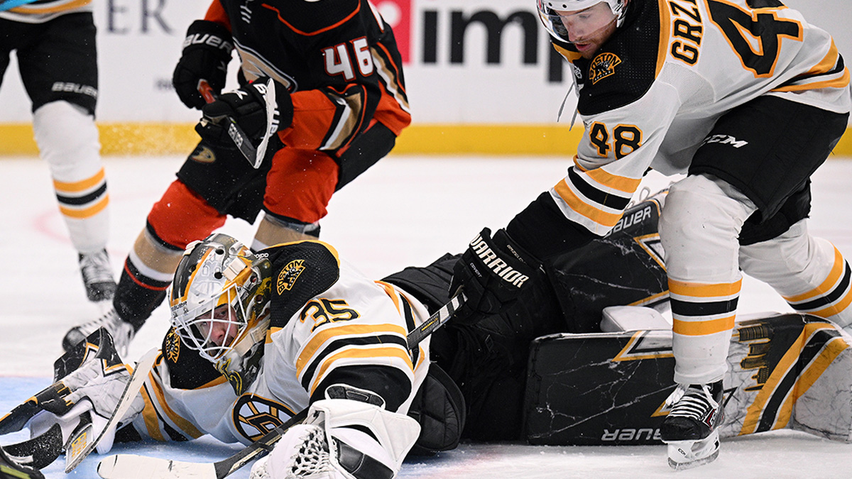 Boston Bruins goaltender Linus Ullmark