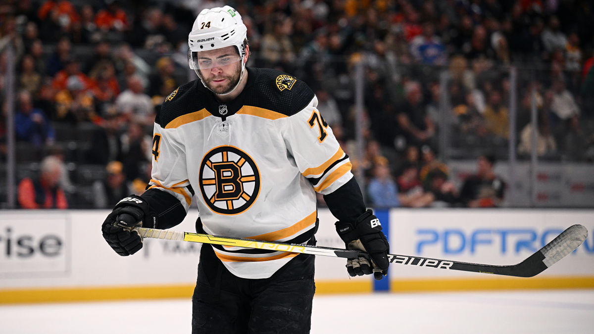 Boston Bruins left wing Jake DeBrusk