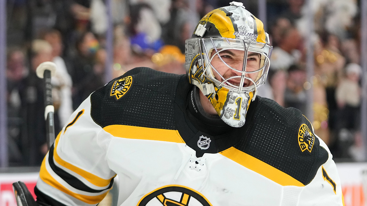 Boston Bruins goalie Jeremy Swayman