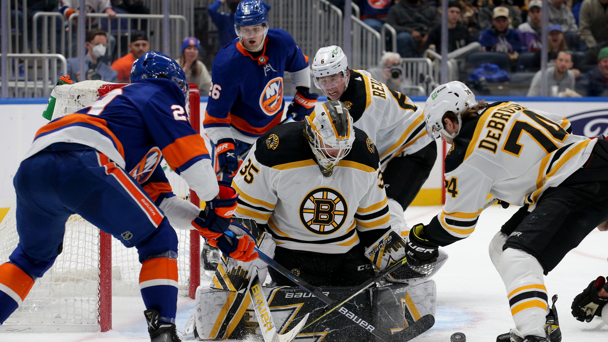 Boston Bruins goalie Linus Ullmark