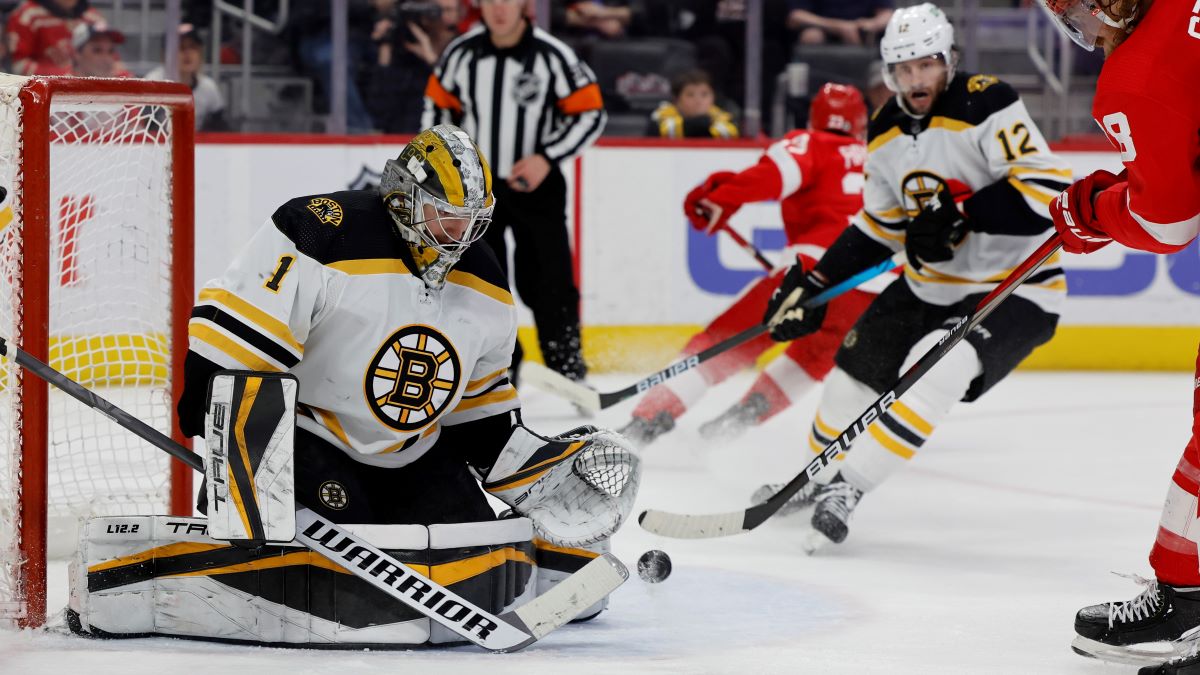 Boston Bruins goalie Jeremy Swayman