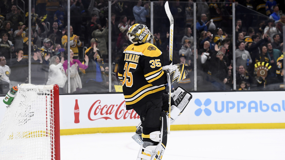 Boston Bruins goalie Linus Ullmark