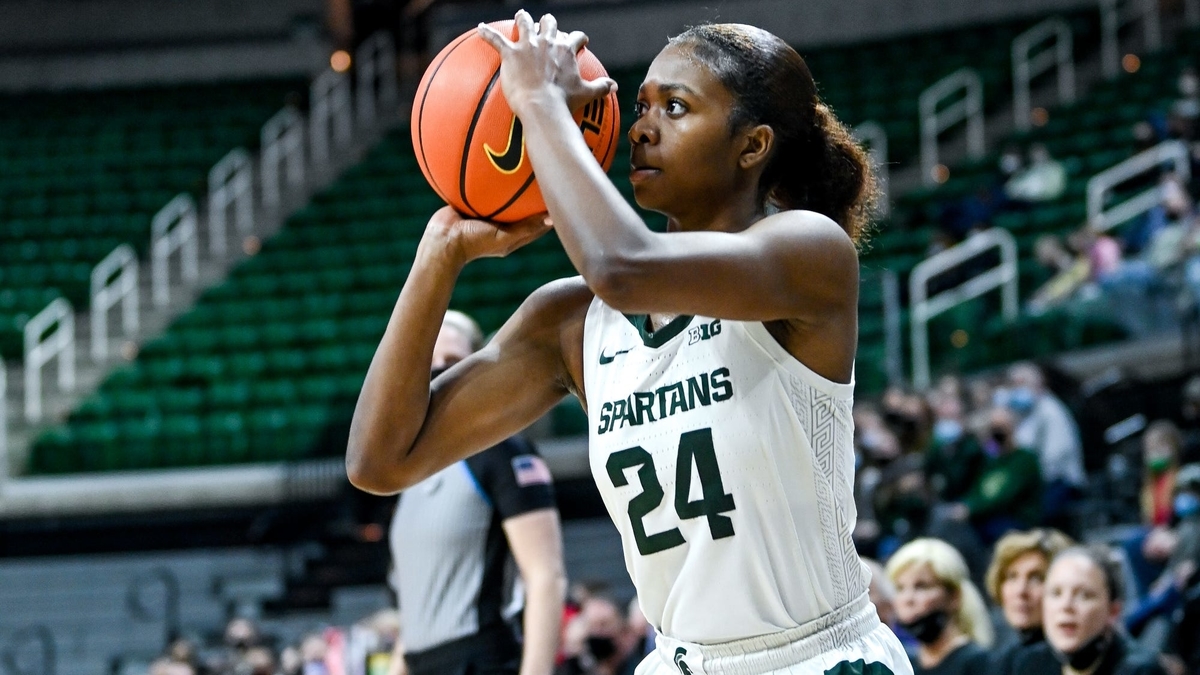 Connecticut Sun guard Nia Clouden