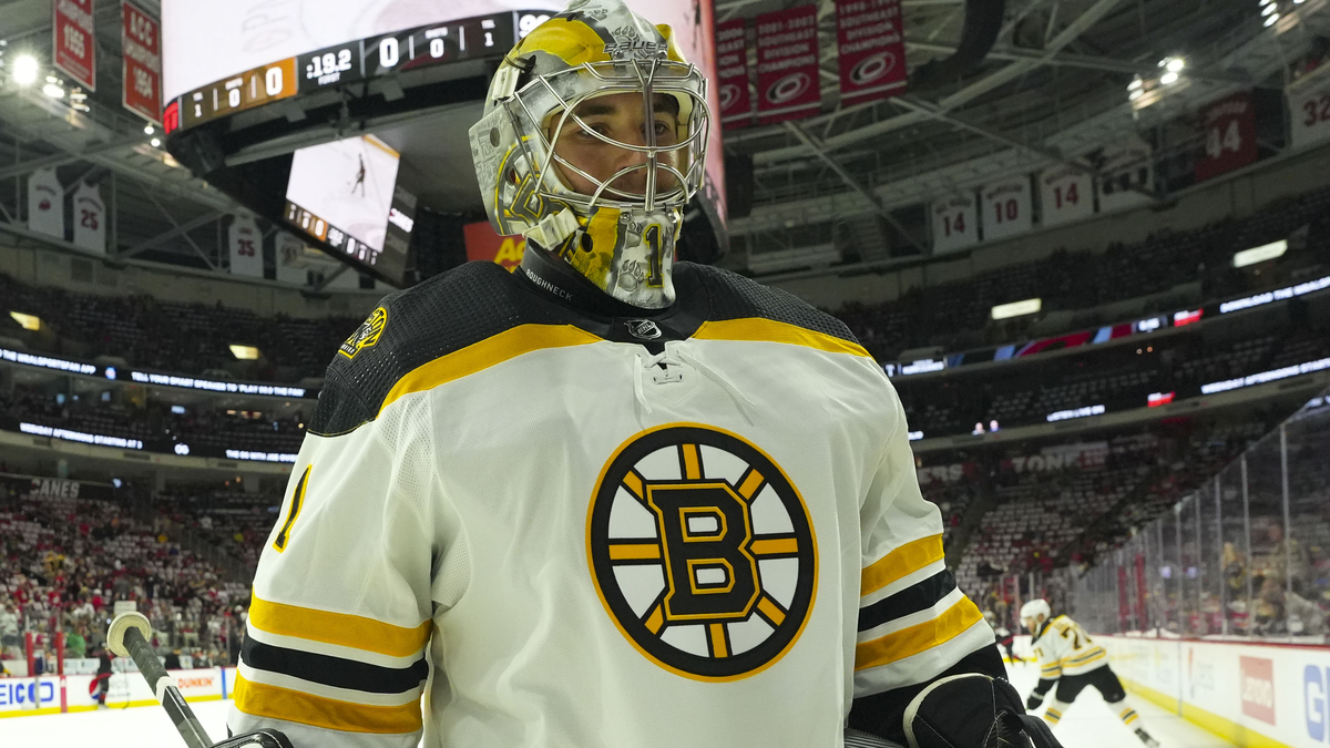 Boston Bruins goaltender Jeremy Swayman