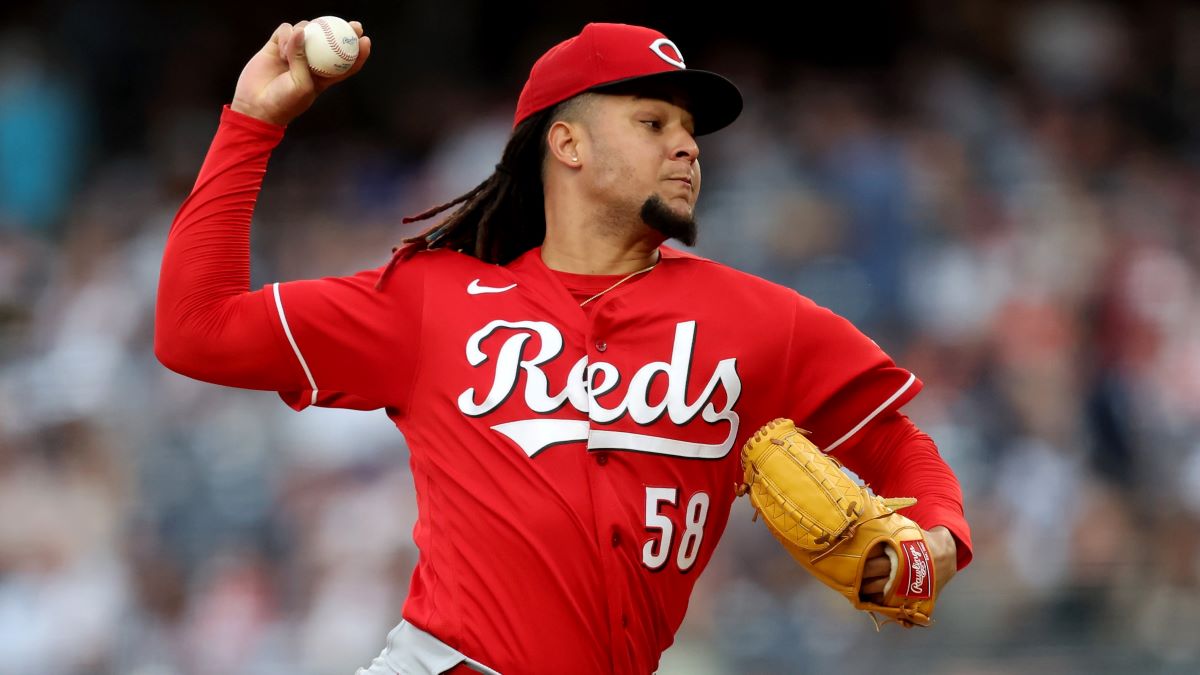 Cincinnati Reds pitcher Luis Castillo
