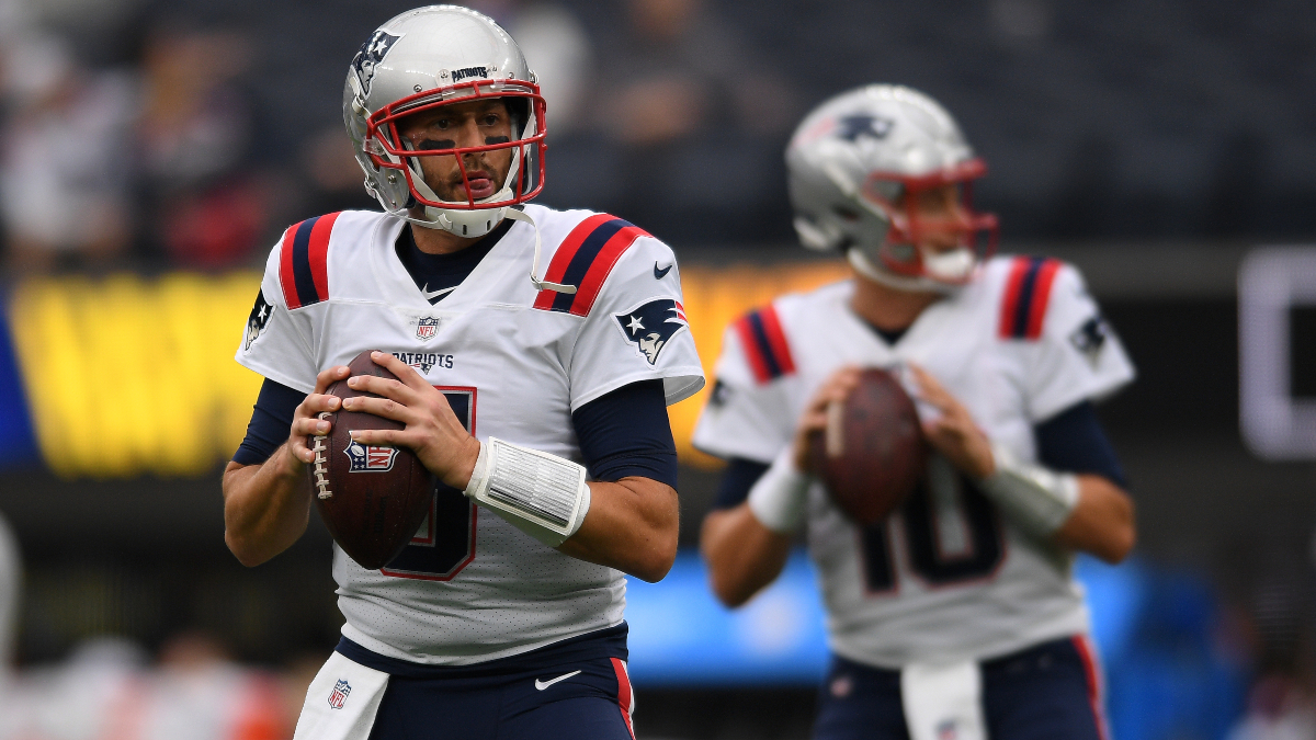 New England Patriots quarterbacks Brian Hoyer and Mac Jones