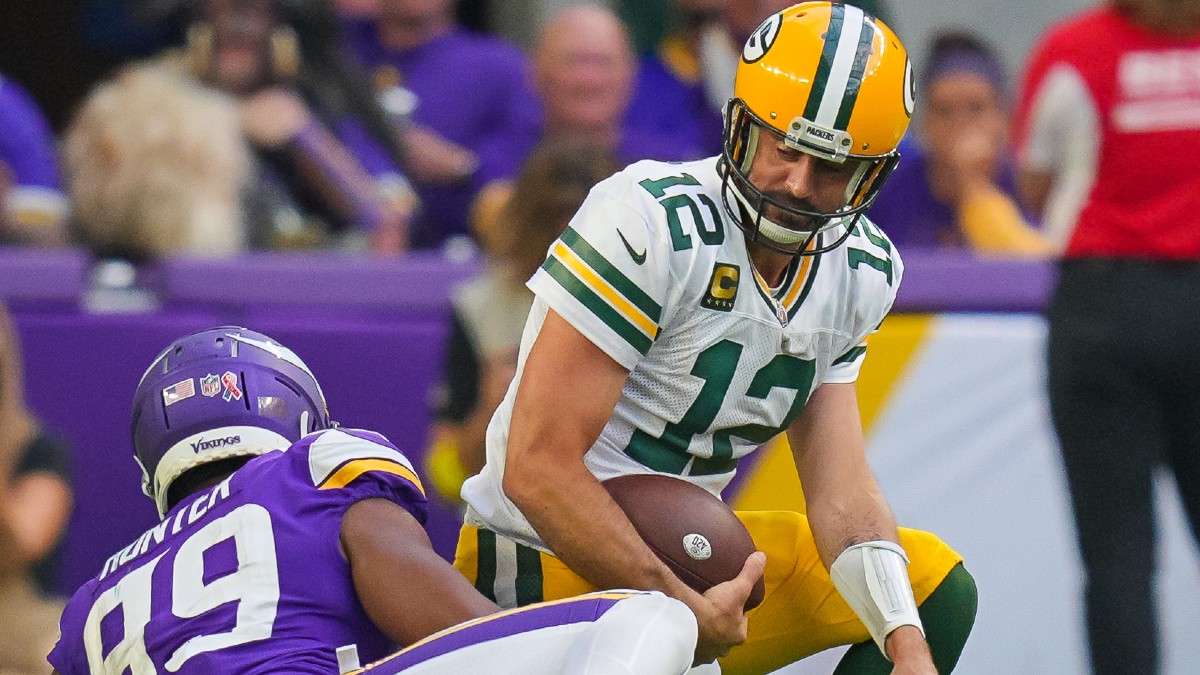 Minnesota Vikings linebacker Danielle Hunter (99), Green Bay Packers quarterback Aaron Rodgers (12)