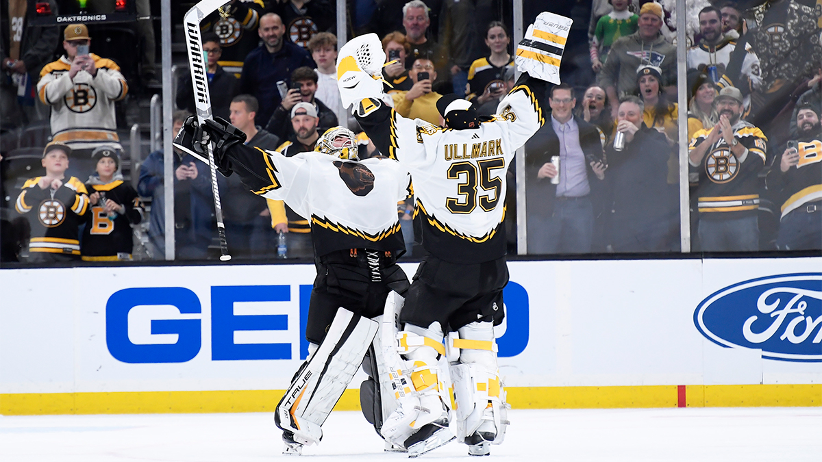 Boston bruins goalies Jeremy Swayman and Linus Ullmark