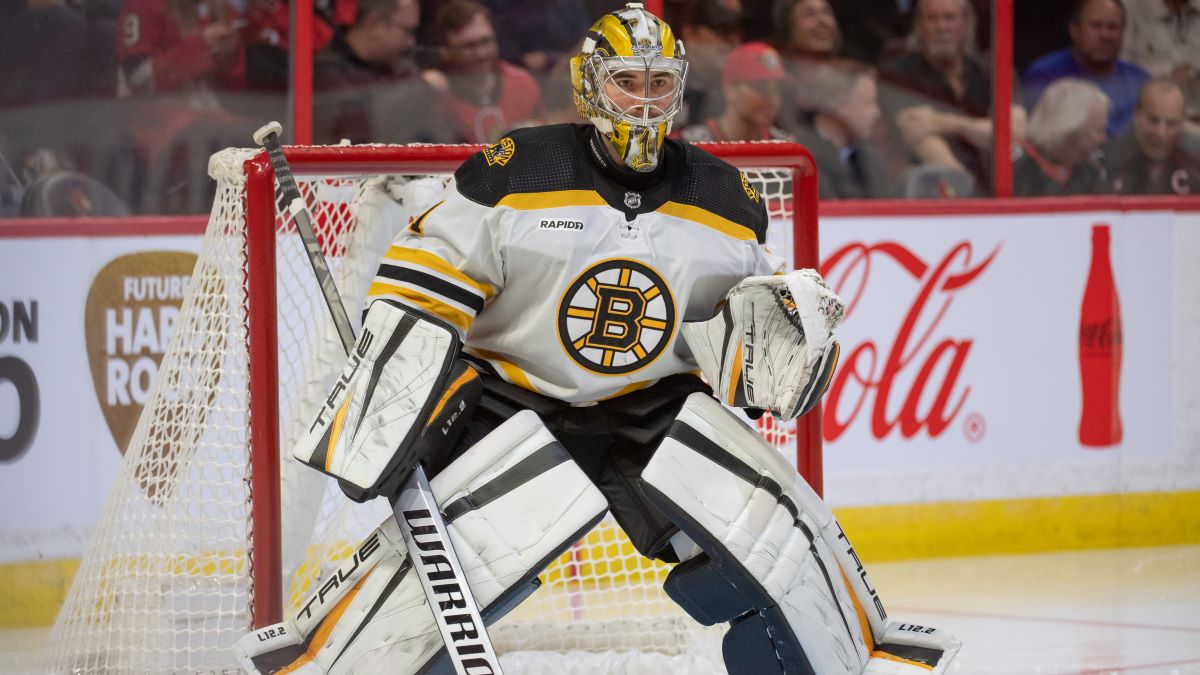 Boston Bruins goalie Jeremy Swayman