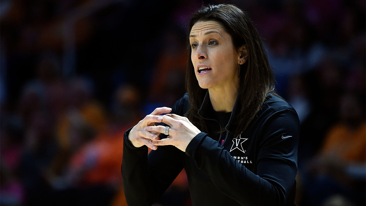 Connecticut Sun head coach Stephanie White