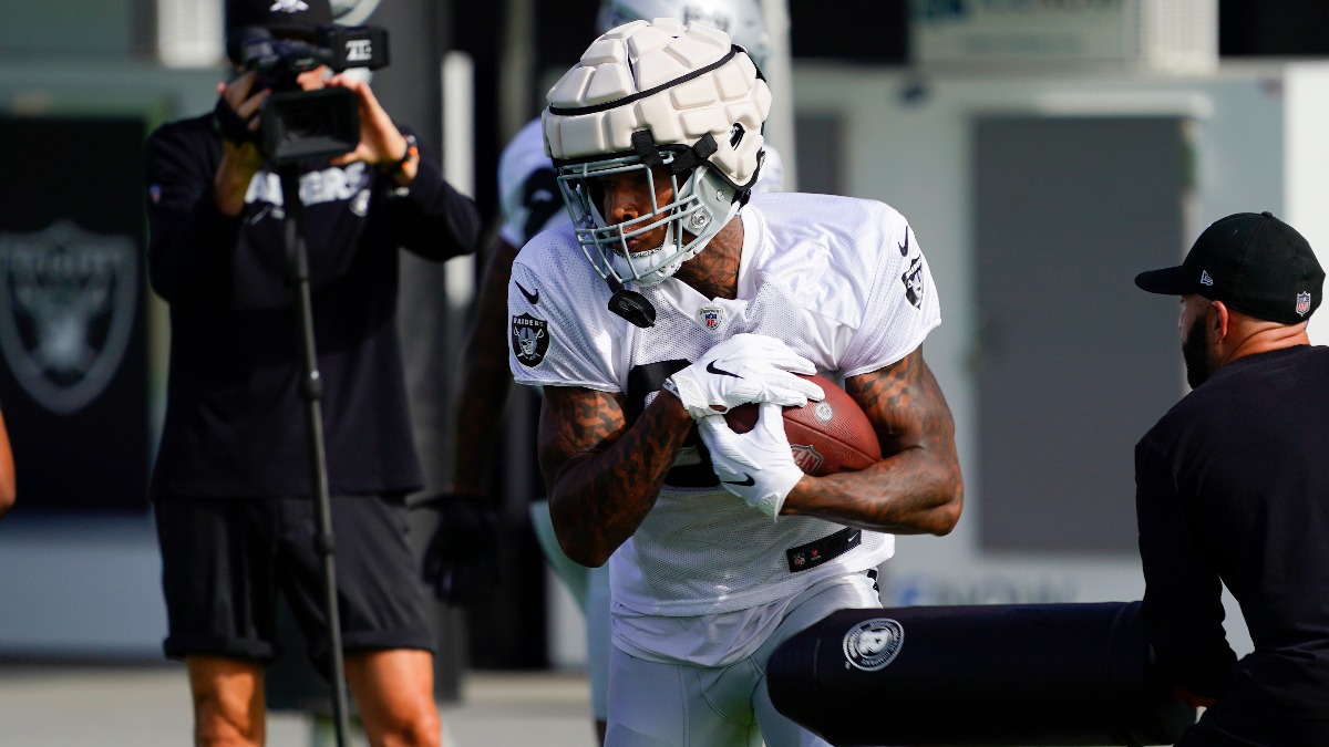 Las Vegas Raiders tight end Darren Waller
