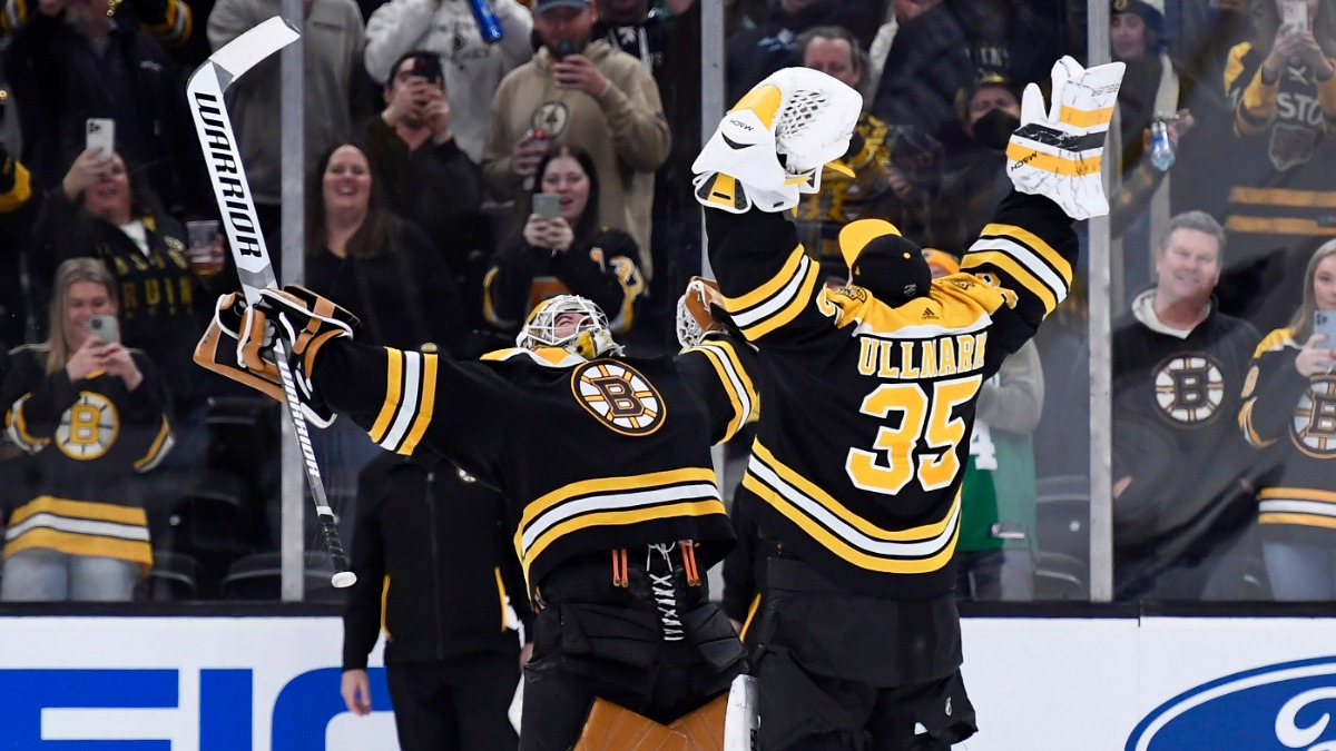 Boston bruins goalies Jeremy Swayman and Linus Ullmark