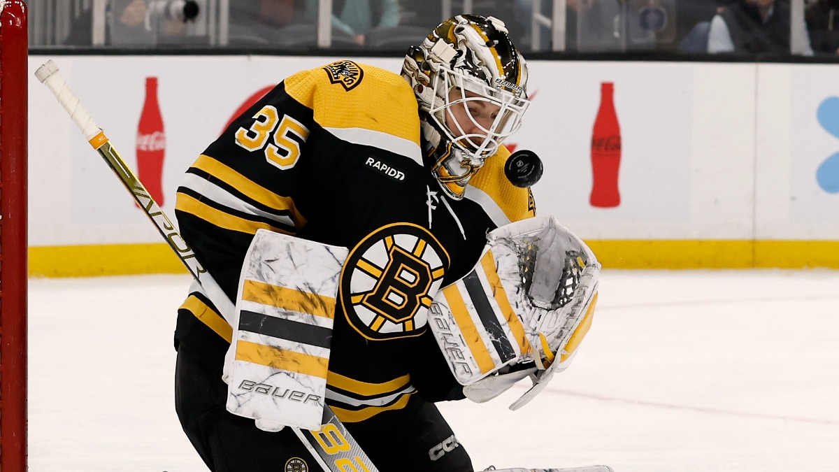 Boston Bruins goalie Linus Ullmark