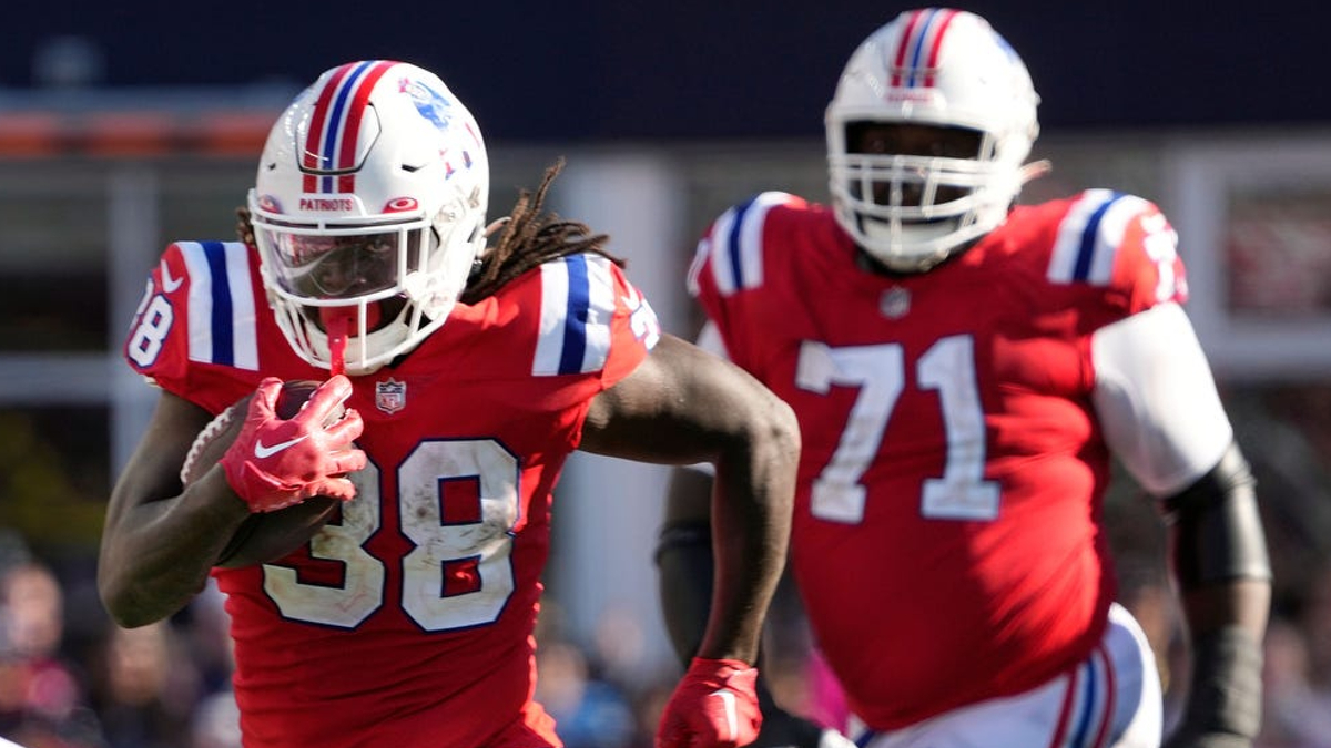 Patriots running back Rhamondre Stevenson