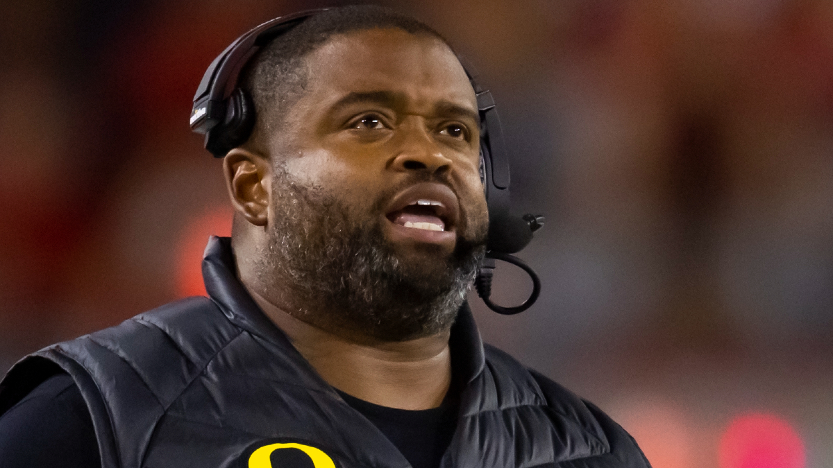 Oregon Ducks associate head coach Adrian Klemm