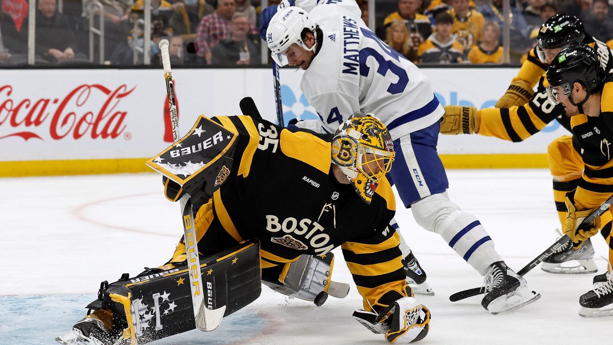 Boston Bruins goalie Linus Ullmark