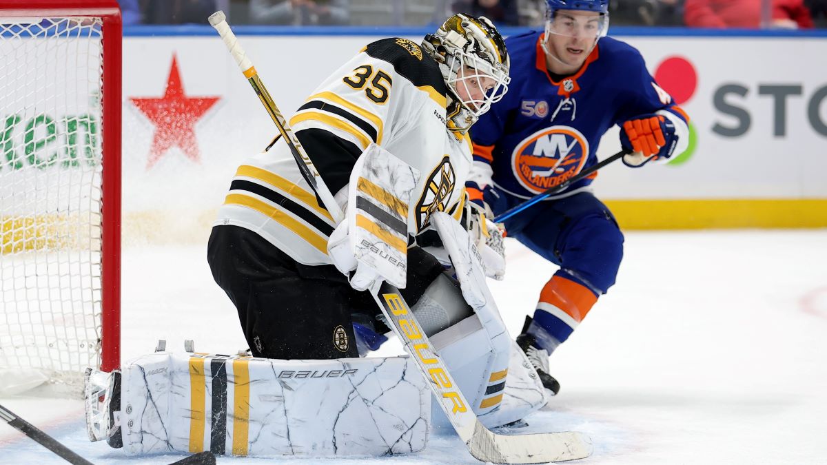 Boston Bruins goalie Linus Ullmark