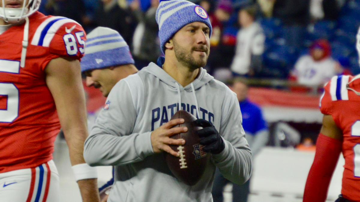 New England Patriots tight ends coach Nick Caley