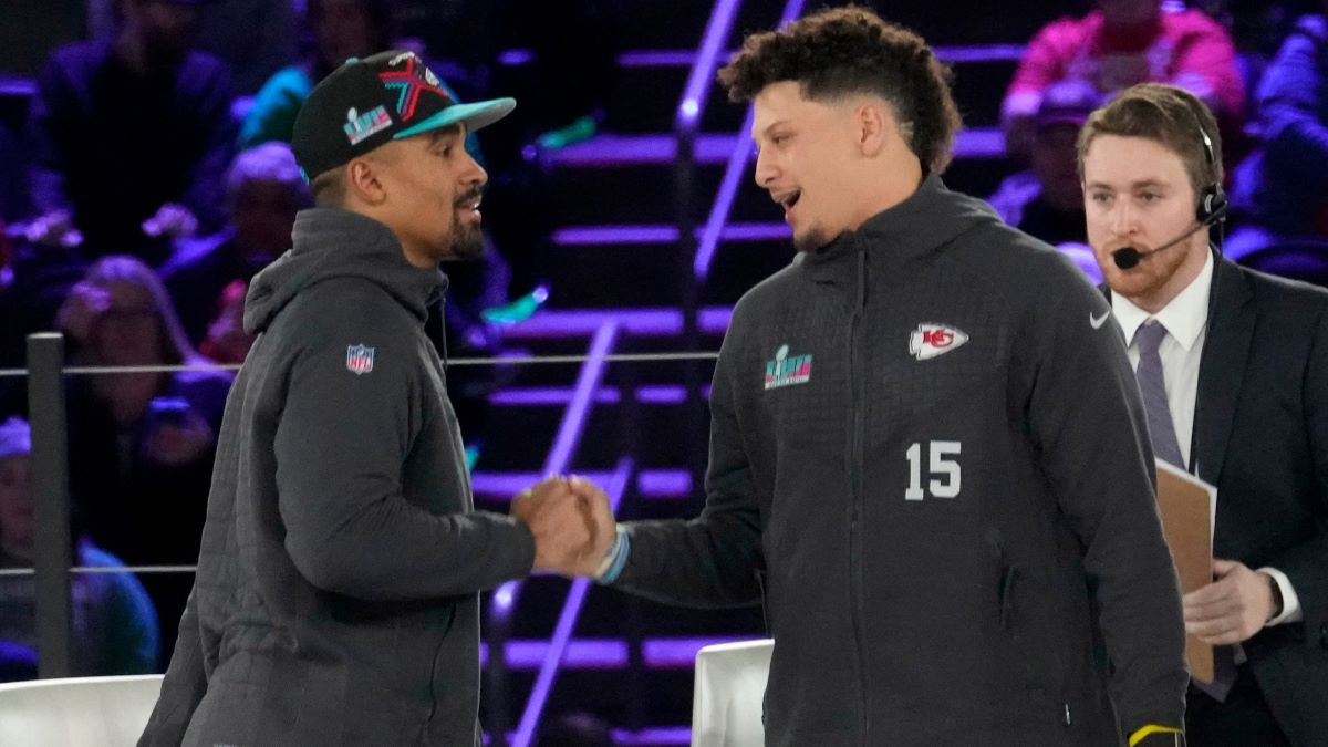 Philadelphia Eagles quarterback Jalen Hurts and Kansas City Chiefs quarterback Patrick Mahomes