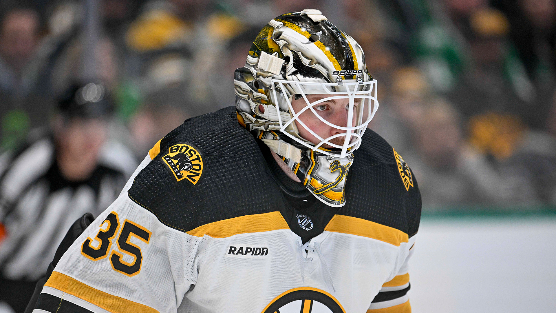Boston Bruins goalie Linus Ullmark