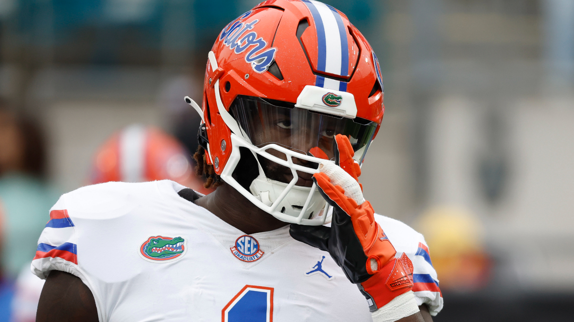 Florida Gators linebacker Brenton Cox Jr.