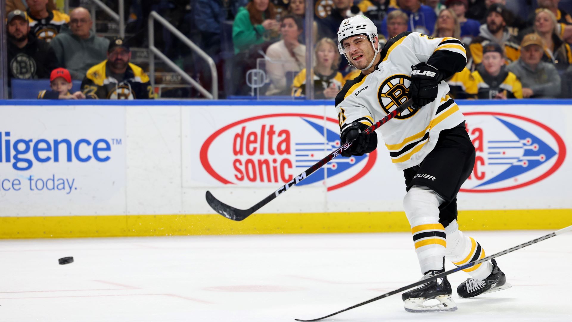 Boston Bruins right wing Garnet Hathaway