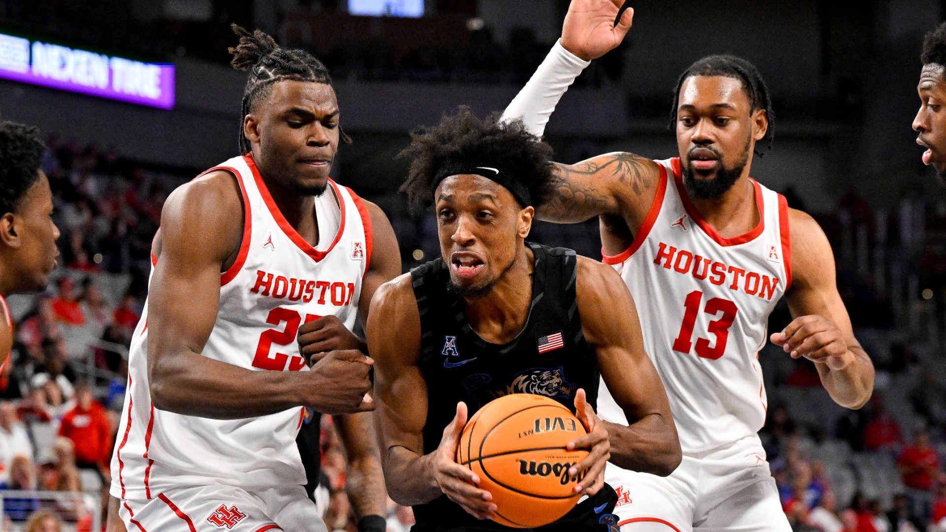 Memphis Tigers forward DeAndre Williams, Houston Cougars forward Jarace Walker and forward J'Wan Roberts