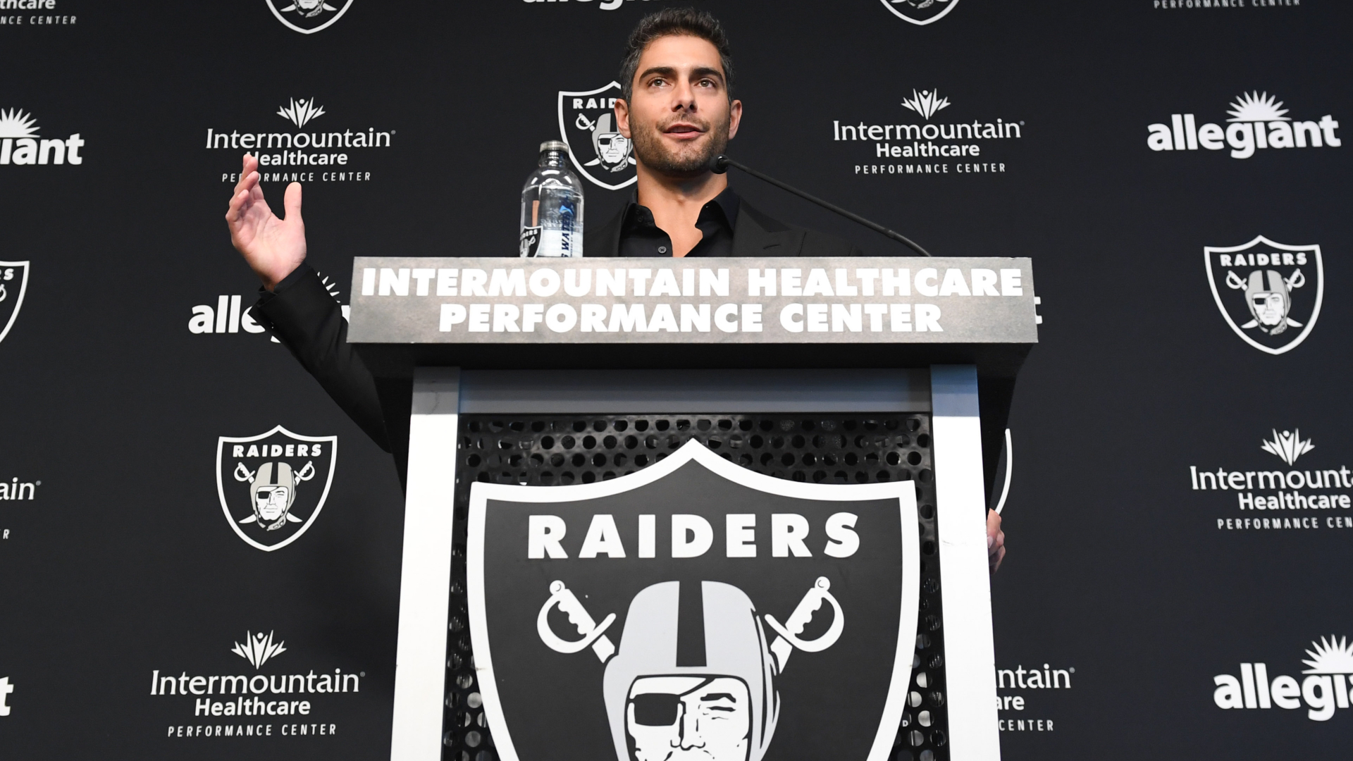 Las Vegas Raiders quarterback Jimmy Garoppolo