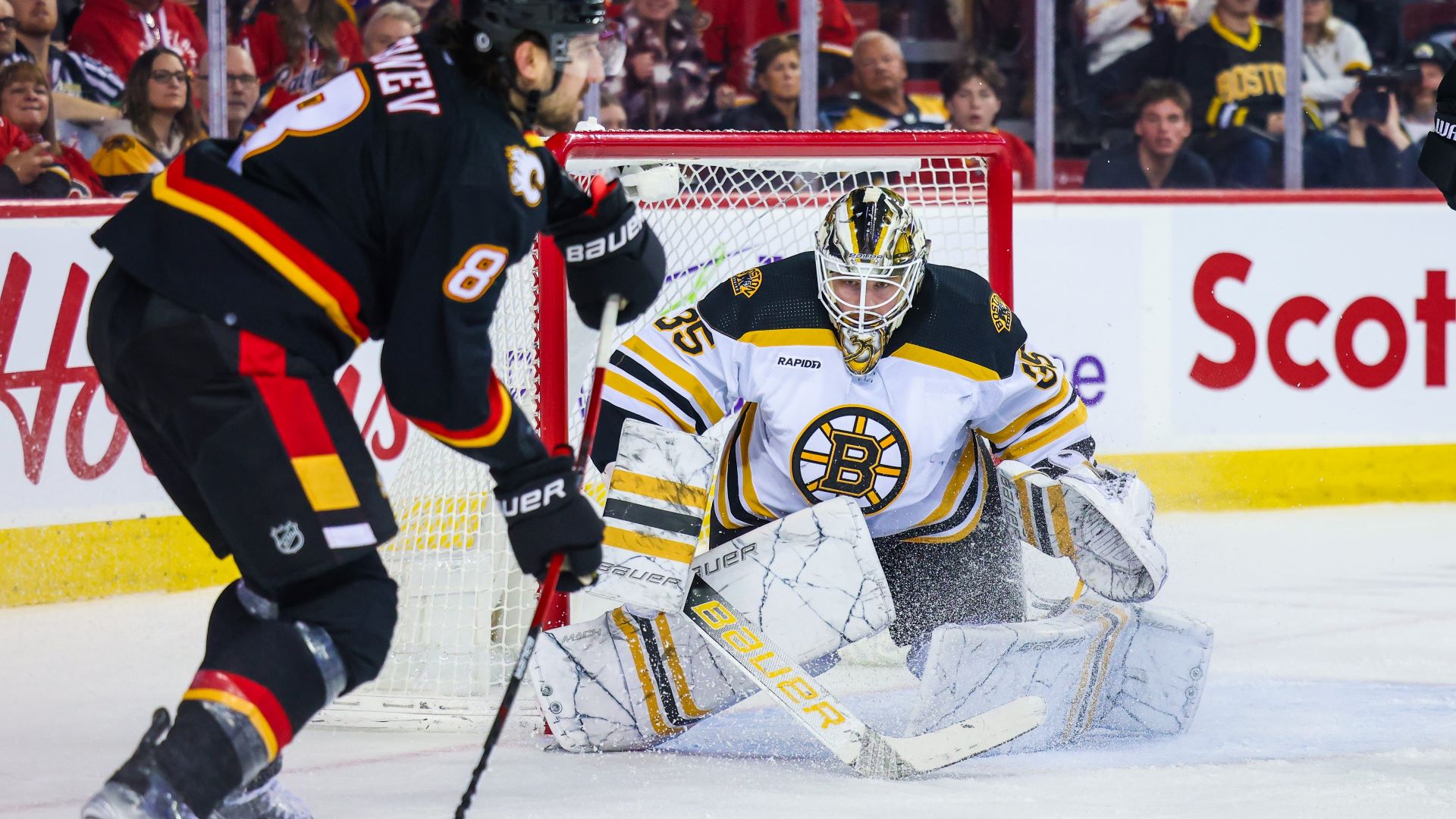 Boston Bruins goalie Linus Ullmark